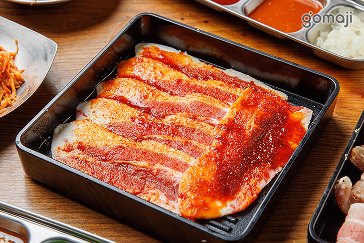 阿豬媽아줌마韓式烤肉吃到飽(新店店)