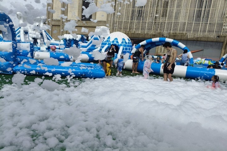 極地氣墊水樂園-義大世界購物廣場