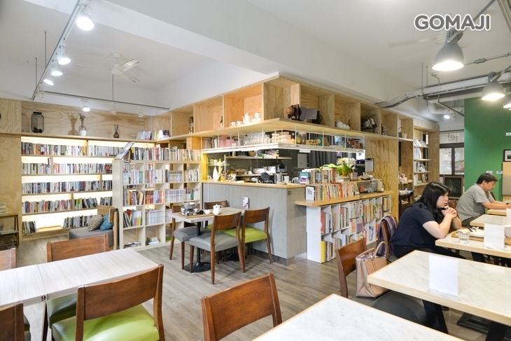 字遊食光二手書餐館