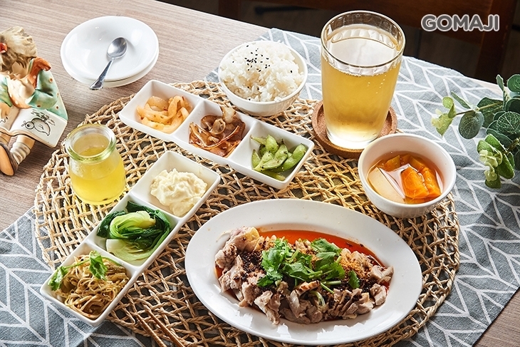 字遊食光二手書餐館