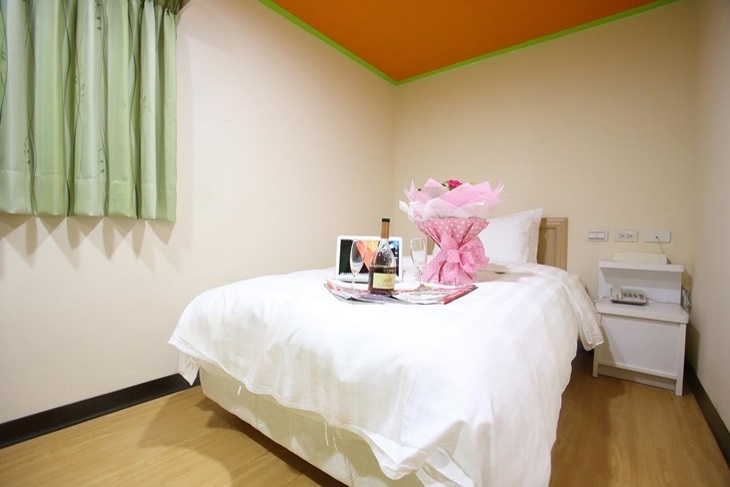 桃園中壢-幸運草時尚旅店