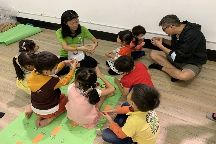 全台聽語障孩童手語書