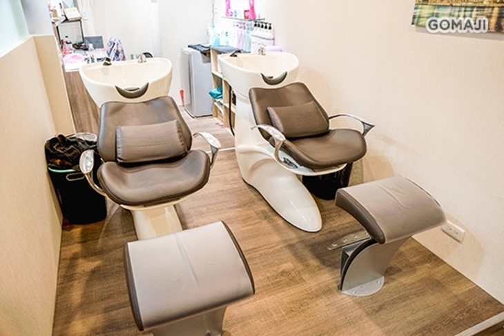 FULL HOUSE HAIR SALON