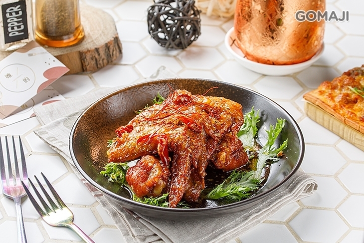 Hërs biströ 她/的 餐酒