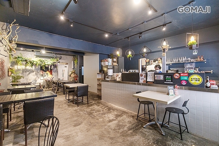 Hërs biströ 她/的 餐酒