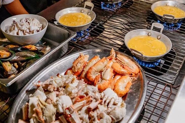 曼谷彩虹雲霄酒店 Baiyoke Sky Hotel76 & 78樓自助晚餐