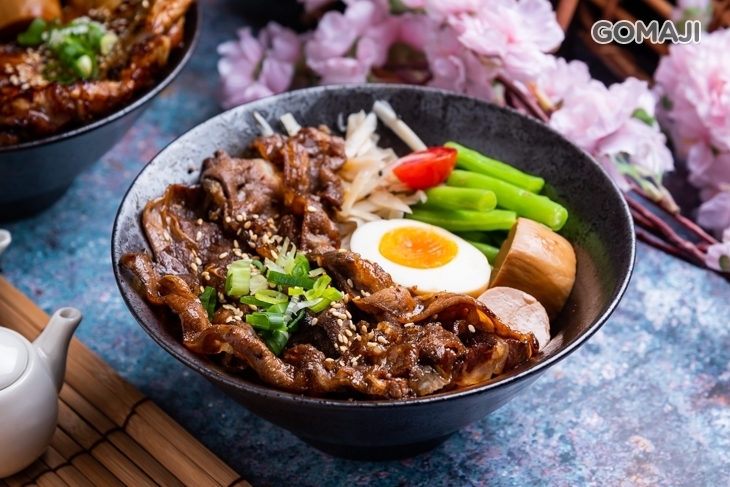 地方媽媽 丼飯、串燒