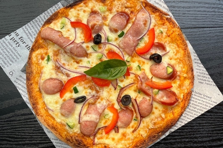 給我咬一口新式窯烤披薩