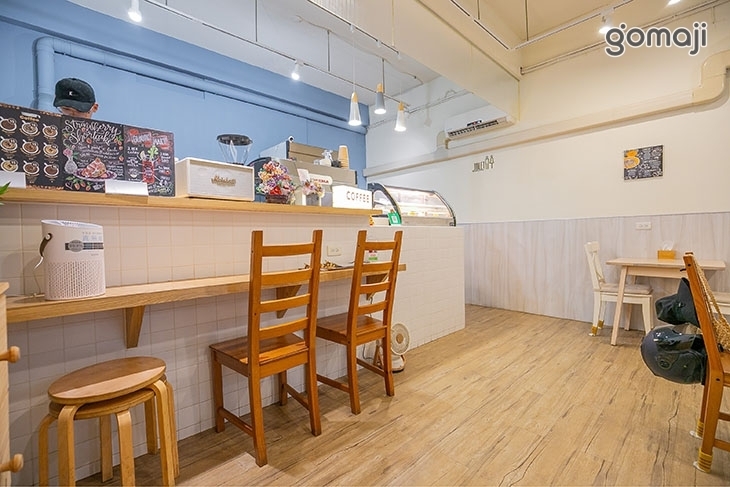 咖啡。等一個人