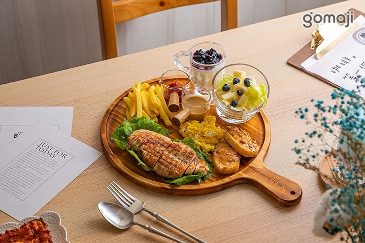 咖啡。等一個人