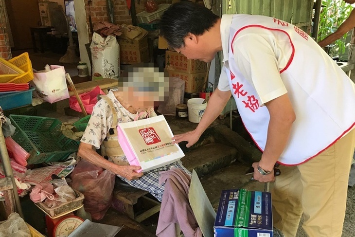 雙北清寒拾老愛心陪伴賣場