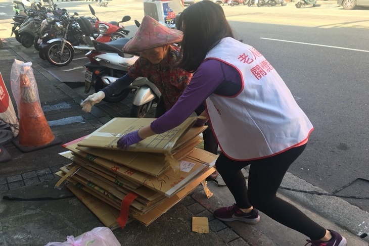 雙北清寒拾老愛心陪伴賣場