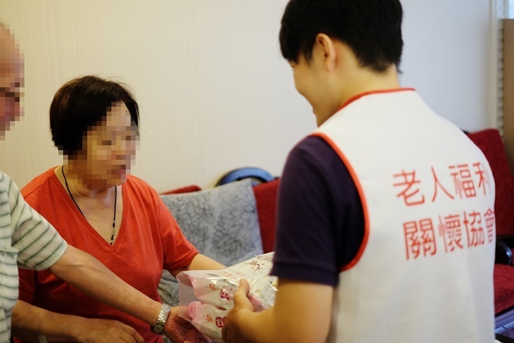 雙北清寒拾老愛心陪伴賣場