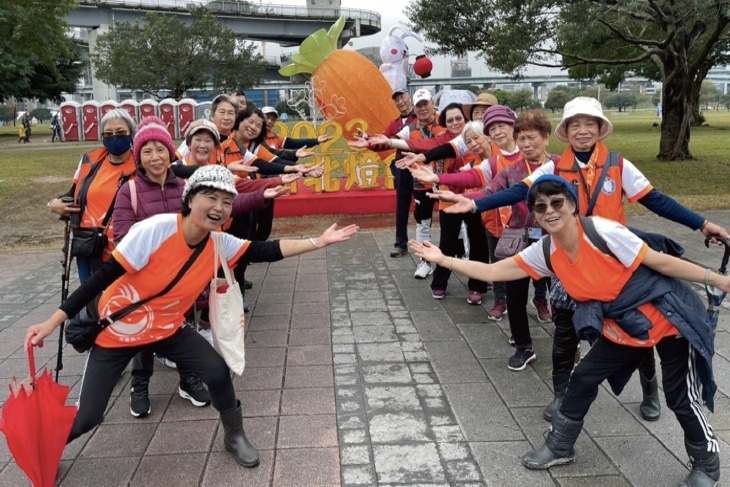 走出憂鬱！支持600位長者參加愛笑大遊行！