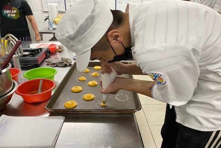 打造失學青少年烘焙教室