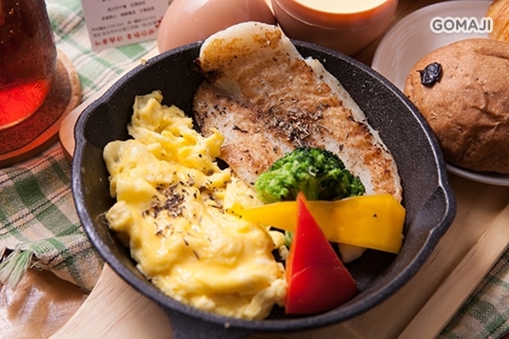 小島遊初張嘴