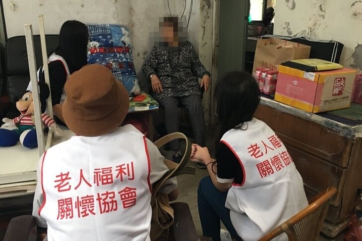 清寒長者年菜送暖