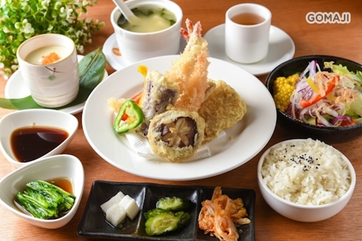 東。食堂