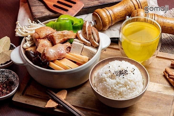 廚一家鮑汁燜雞米飯