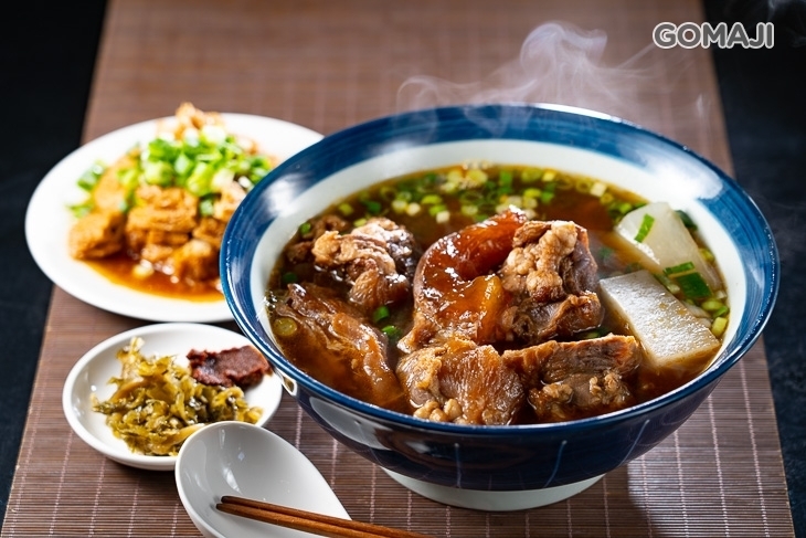 饕食館