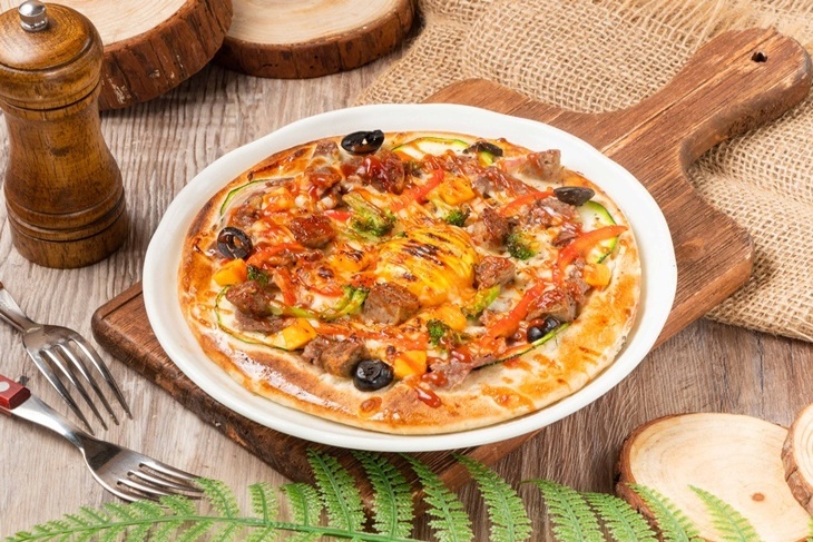 給我咬一口新式窯烤披薩