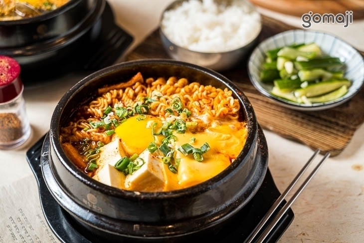 日崧屋咖哩丼飯專賣店&kala韓式豆腐鍋