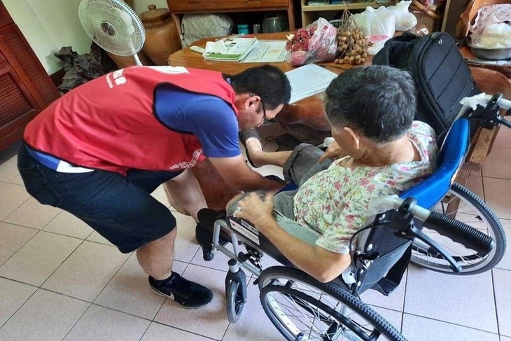 高雄失能長輩電動照護床