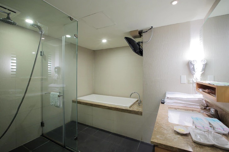 宜蘭羅東-晶樺商務飯店