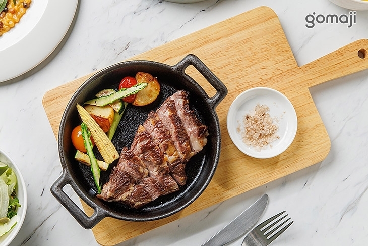 美侖商旅-Cafe49 Restaurant & Bar