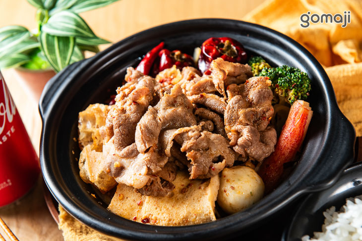 嗜麻殿麻辣炒乾鍋(高雄左營高鐵彩虹市集店)