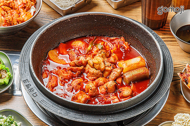 甩鍋雞볶찜韓式炒雞吃到飽(西門店)