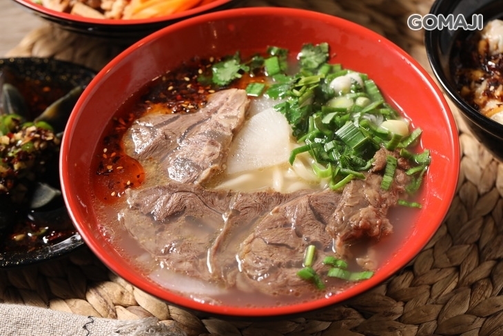 iROBOT愛羅吧 機器人牛肉麵館