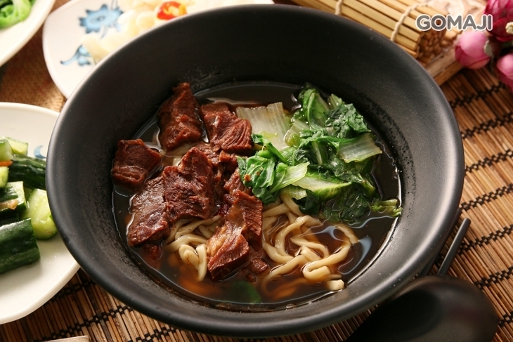 曲媽媽牛肉麵滷肉飯(大里店)