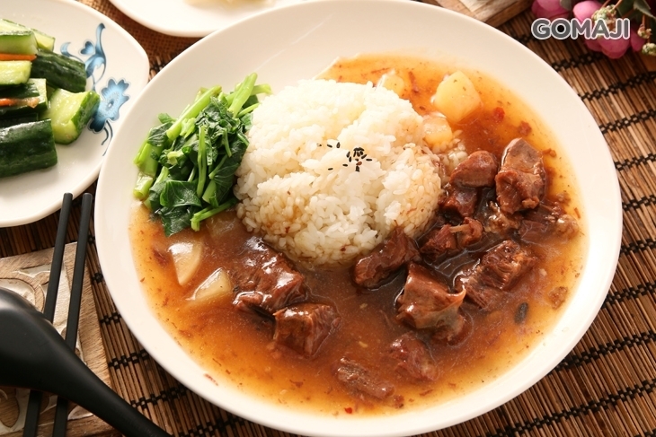 曲媽媽牛肉麵滷肉飯(大里店)
