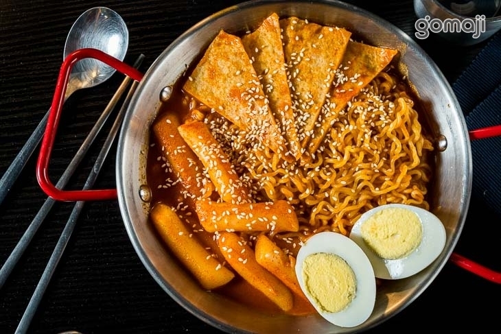 摸摸韓食堂 모모식당(台中一中店)