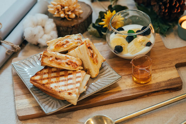 你後面  Behindyou Cafe