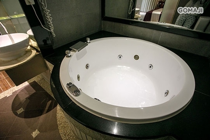 青青花園汽車旅館