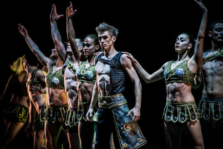 【高雄-義大皇家劇院】舞戰天神特技秀+摩天輪券