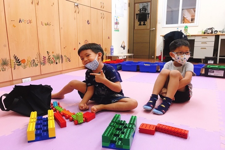 小洛特樂高機器人