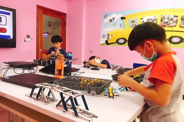 小洛特樂高機器人