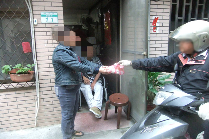 身障送便當溫暖萬華失能老人