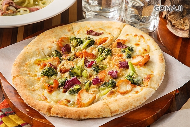 YZY 窯主義手拍披薩