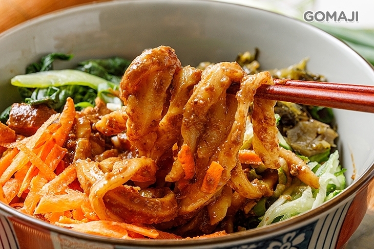 品袋子-外國人刀削麵