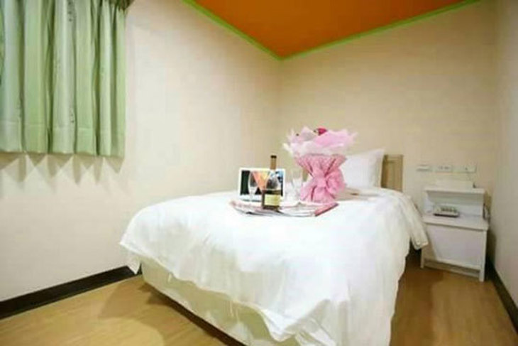 桃園中壢-幸運草時尚旅店