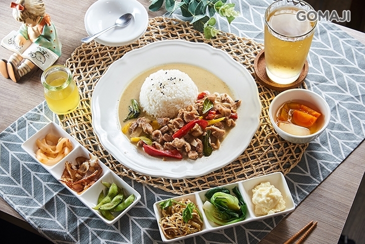 字遊食光二手書餐館