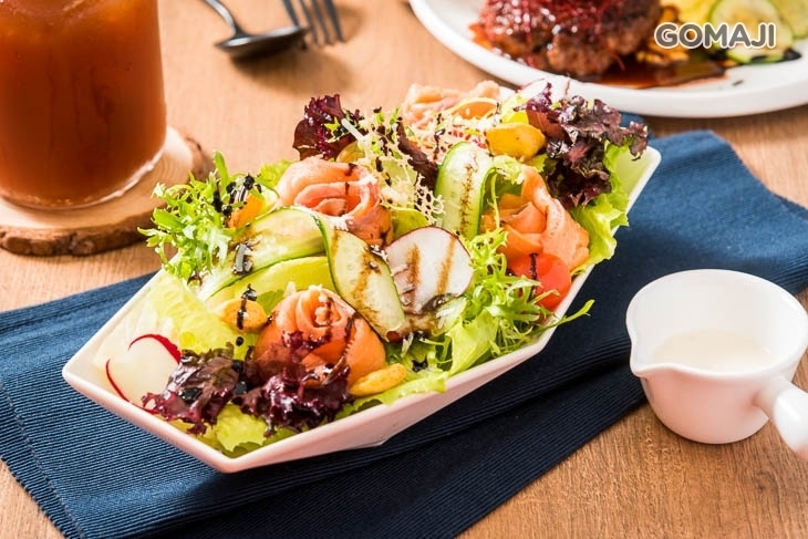 彎道AI汽車主題餐廳