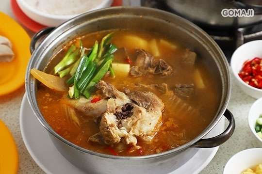 二月牌沙茶爐-朋月栻(新莊中華店)