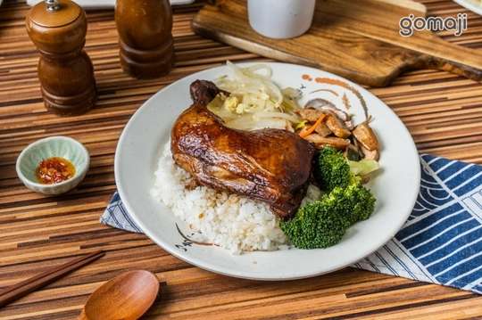 興樓古早排骨飯(新店中正店)