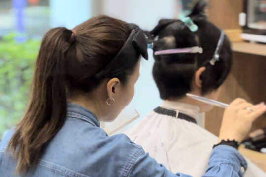 松³職の剪髮專門店