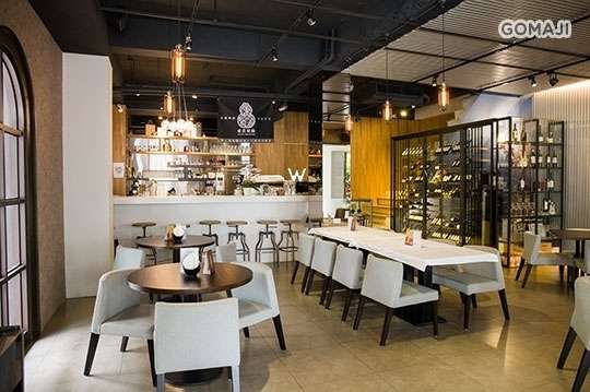 High Crown．高冠咖啡餐酒館